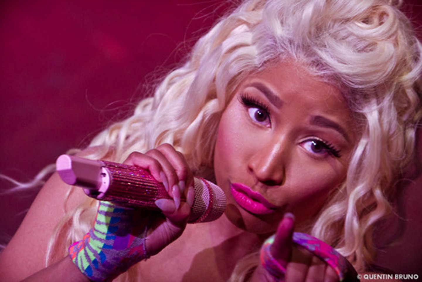 <p>She = Onika</p><p>Ate = Burger</p>