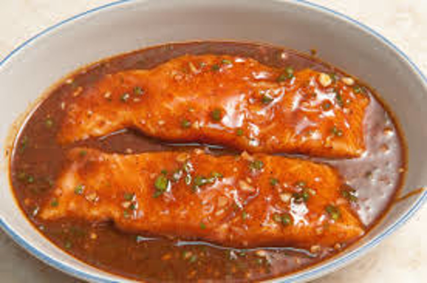 <p>to soak meat in a solution containing an acid, such as vinegar or tomato juice, that helps tenderize the connective tissue</p>