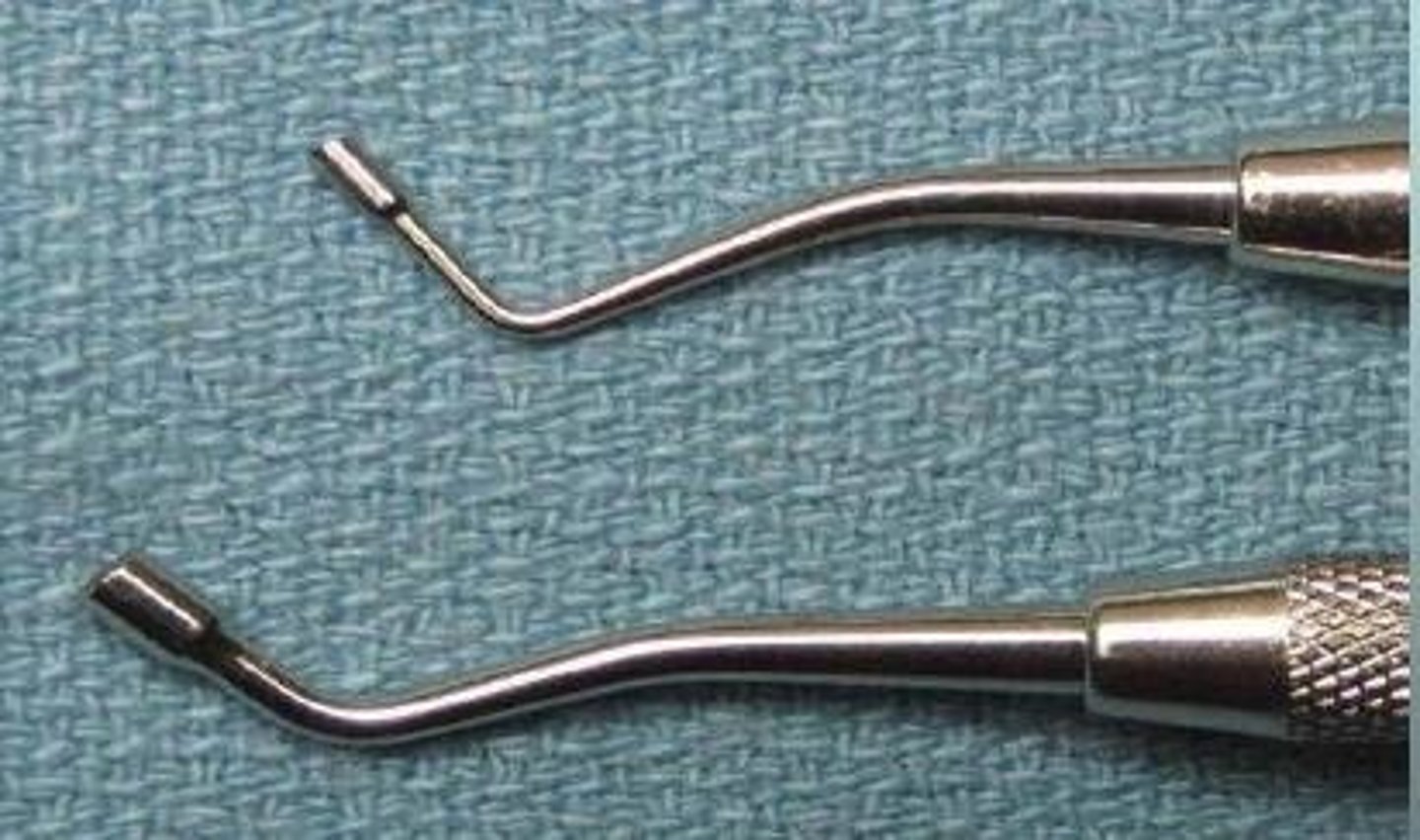 <p>smaller amalgam condenser</p><p>so amalgam is condensed into internal line angles + secondary retention features</p>