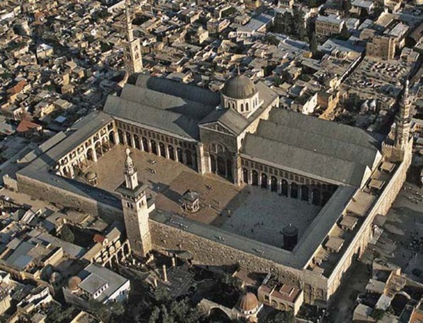 <p>built on the site of a Christian church. the huge dome and vaulted ceiling blended Byzantine architecture with Muslim architecture, including the courtyard, shade arcades, and hypostyle congregation hall</p>