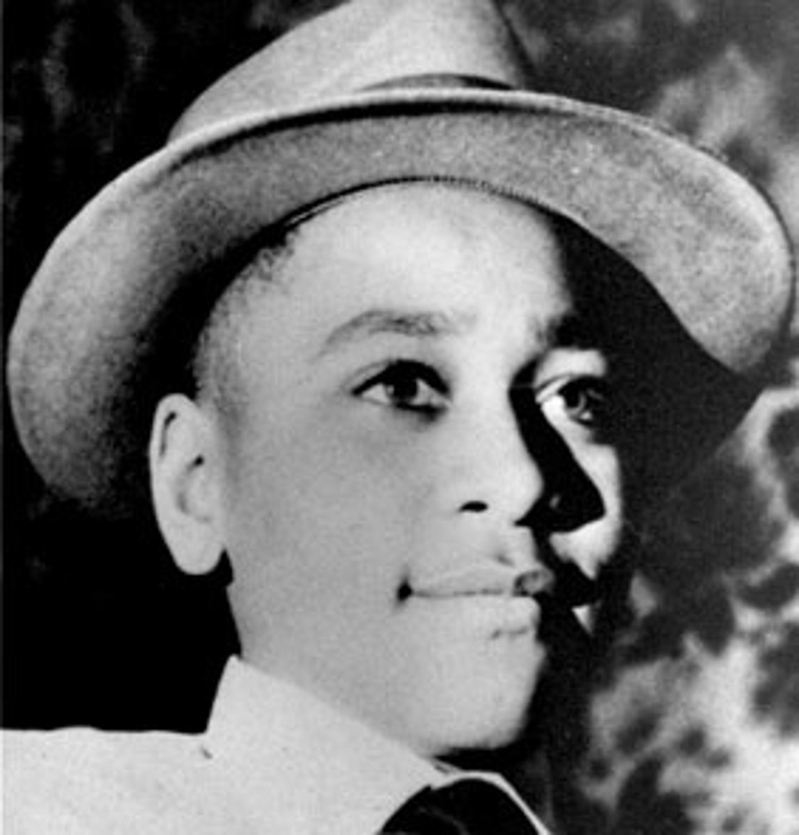 <p>A black teenager from Chicago who was murdered in Mississippi for talking to a white woman</p><p>Un adolescente negro de Chicago que fue asesinado en Mississippi por hablar con una mujer blanca</p>