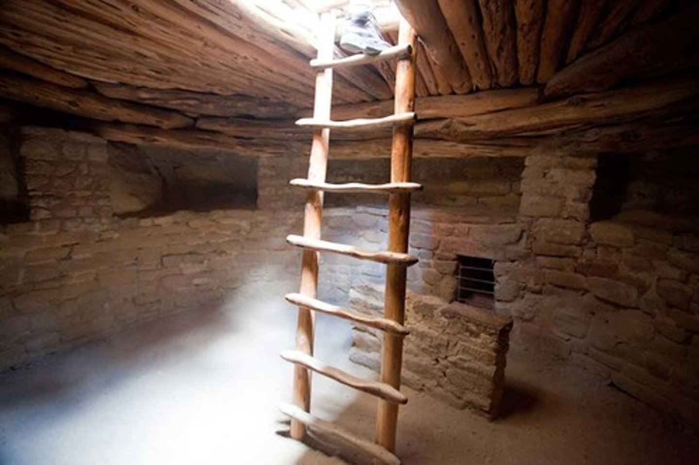 <p>bunker, shelter</p>