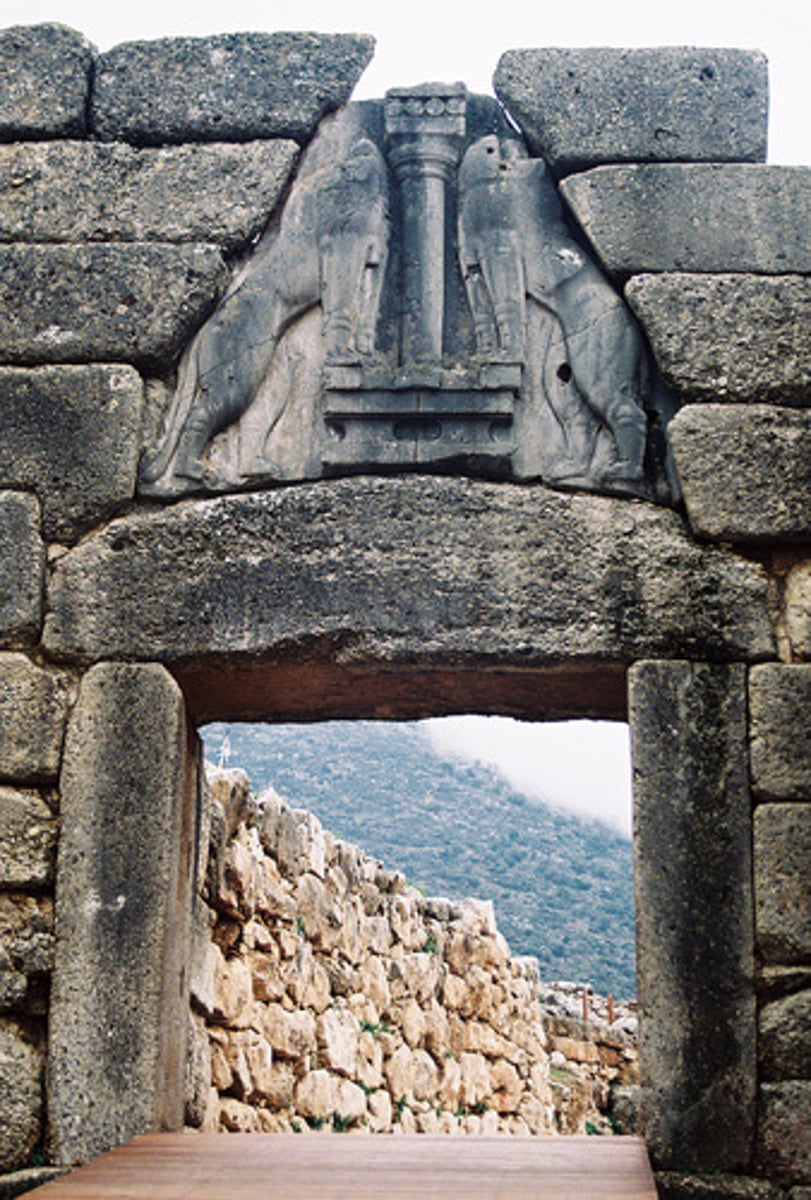 <p>Stone relief gateway from the Late Bronze Age (ca. 1250 BCE); main entrance to citadel; first monumental sculpture in mainland Greece; lions symbolize royal authority.</p>