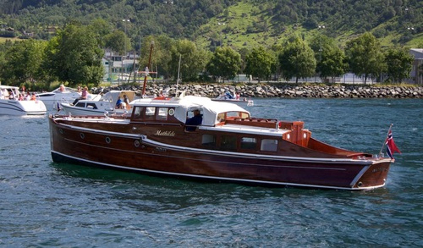 <p>*when physical environment may limit human actions, people have the ability to adjust to their environmen</p>