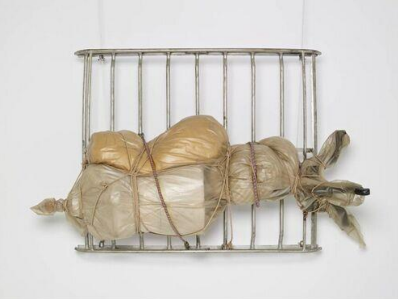 <p>‘Naam Kunstwerk’ (jaar) - kunstenaar</p>
