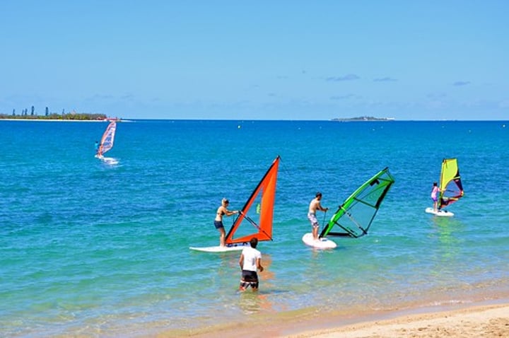 <p>to go windsurfing</p>