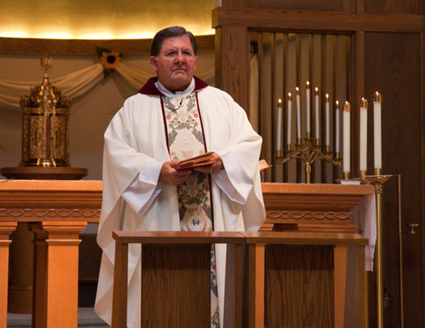 <p>священник</p>