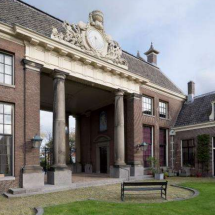<p>Van welke bouwstijl is dit een voorbeeld? Waaraan is dat te herkennen?</p>