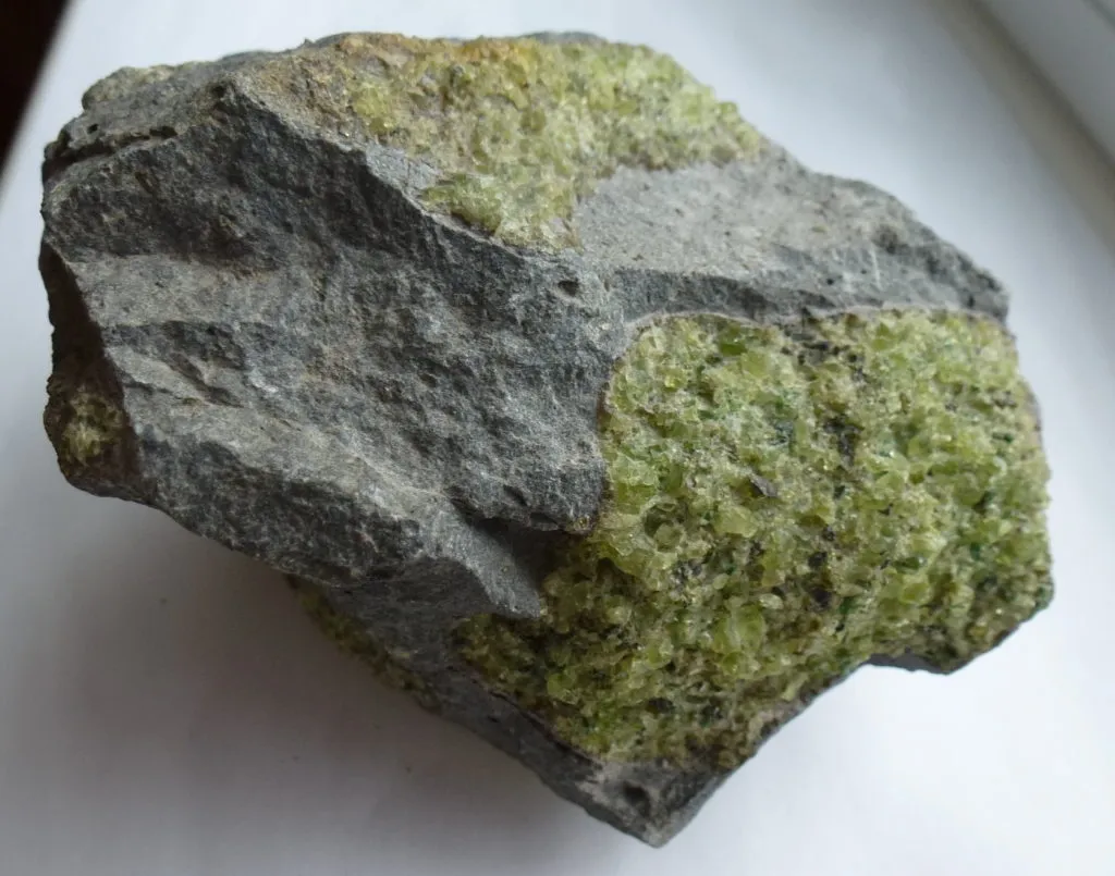<p>olive green, 6.5-7 hardness, glassy luster</p>