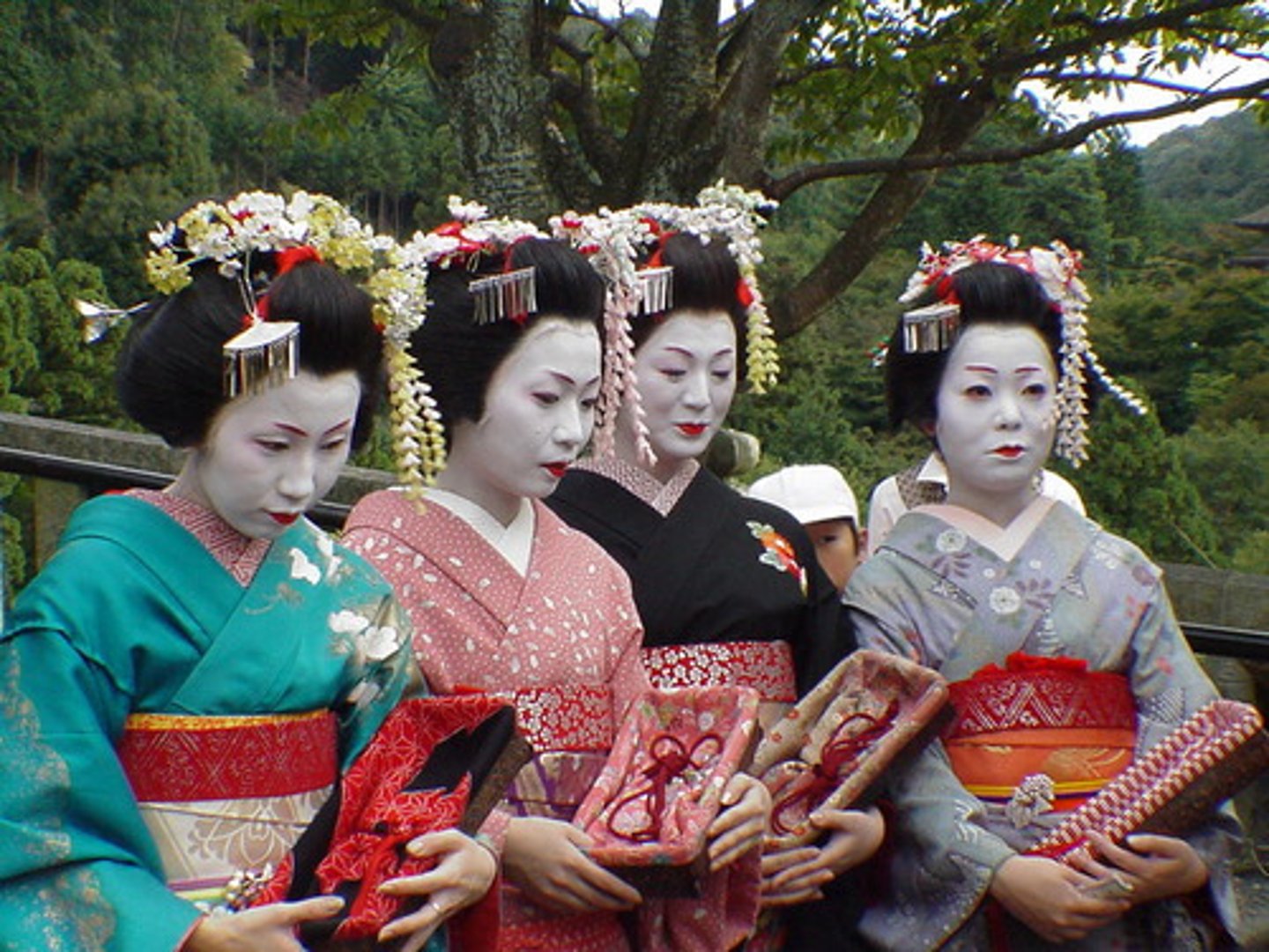 <p>a custom or belief of a group of people (truyền thống). Example: It is a family tradition to eat dinner together on Sundays.</p>