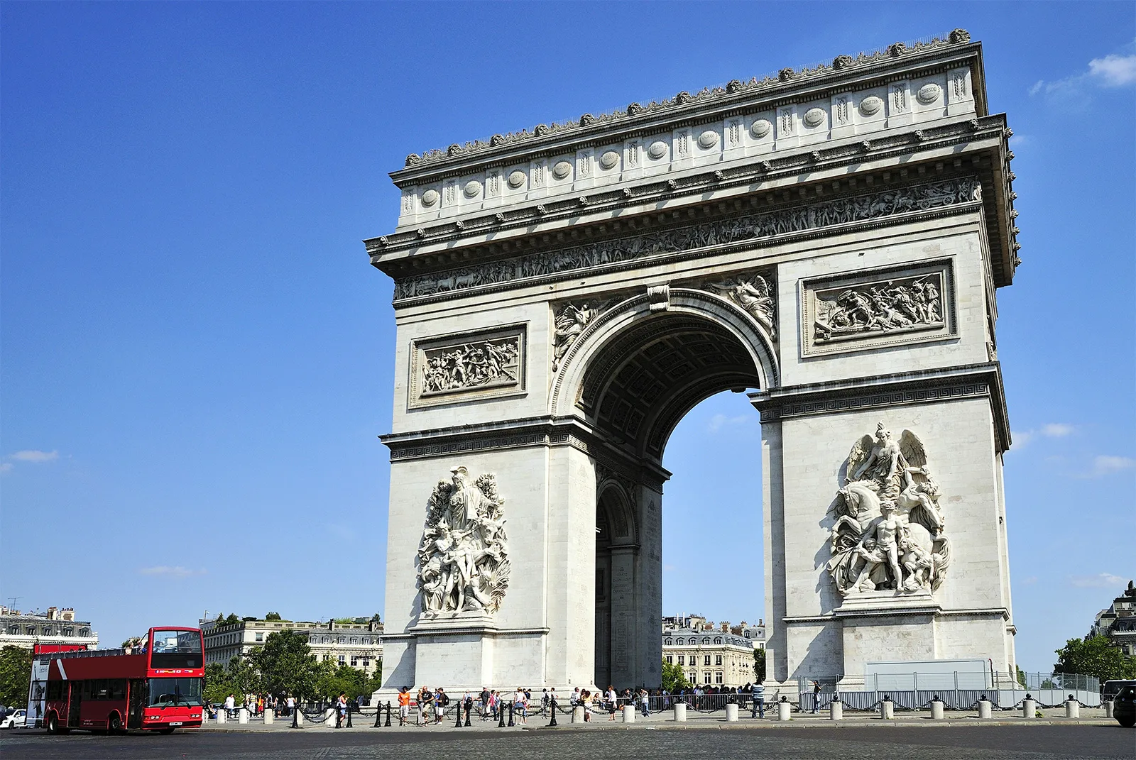 <p><span>Were monument structures such as triumph arches, and were erected to honor important figures &nbsp;or significant events.&nbsp;</span></p>