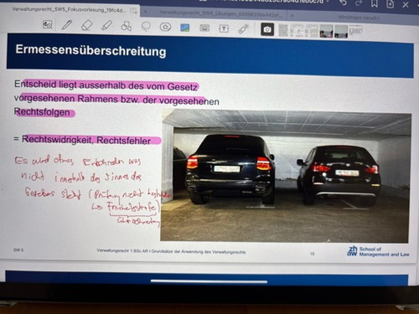 <p>Entscheid liegt ausserhalb des vom Gesetz vorgesehenen Rahmens bzw. der vorgesehenen Rechtsfolgen</p><p>= Rechtswidrigkeit, Rechtsfehler</p><p>Beispiel:</p><p>Behörde ordnet eine Rechtsfolge an, die sie gar nicht zur Verfügung hat.</p><p>Behörde ordnet Busse von 1000.- an, wenn die Höchstgrenze bei 200.- liegt.</p>