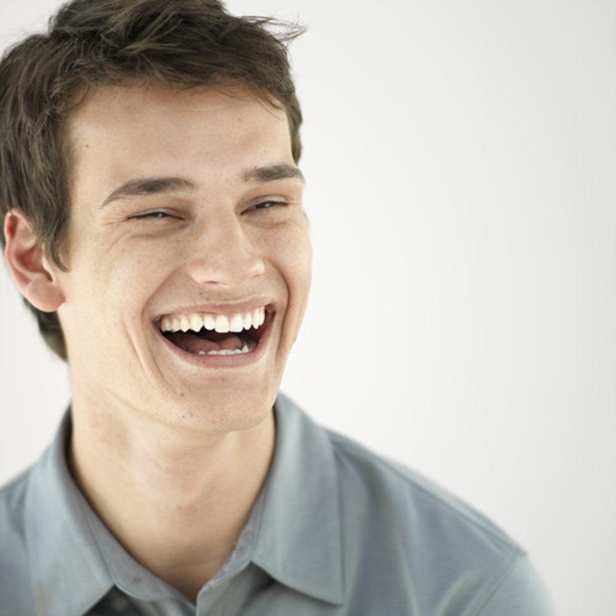 <p>hòa thuận, cởi mở</p>