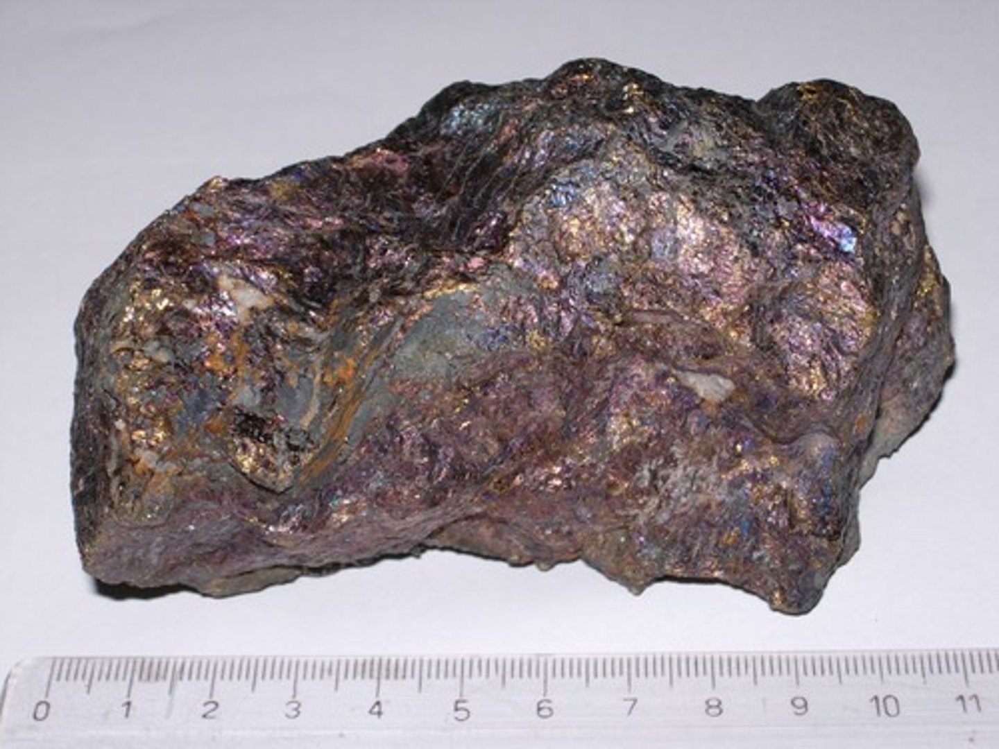 <p>Dark, purplish-blue tarnish. metallic luster.</p>