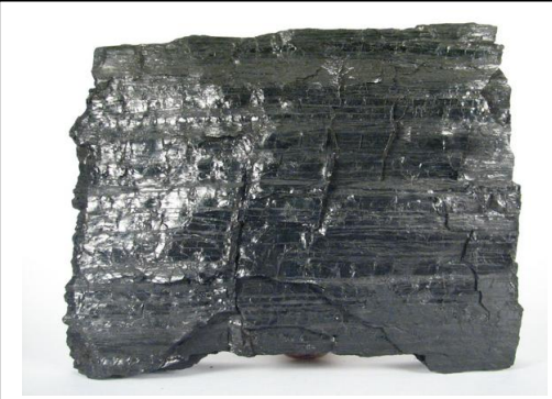 <p>…vznik nahromaděním rostlinných zbytků a jejich prouhelněním ve vodním prostředí bez přístupu kyslíku.  (USAZENÉ) … má obvykle páskovanou texturu. … černé x, vzniklo v prvohorách a obsahuje 72 až 95% uhlíku, je černé barvy a černého vrypu. … hnědé x vzniklo ve třetihorách, obsahuje 70 – 75% uhlíku a má černohnedé zbarvení a hnědý vryp. … zdroj energie, nebo surovina pro chemický průmysl, hoří</p>