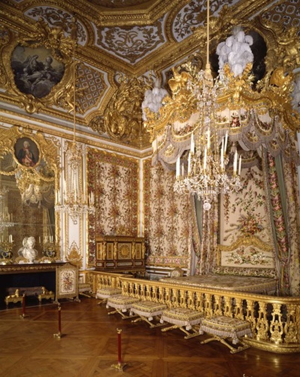 <p>Queen's bedroom in the apartments</p>