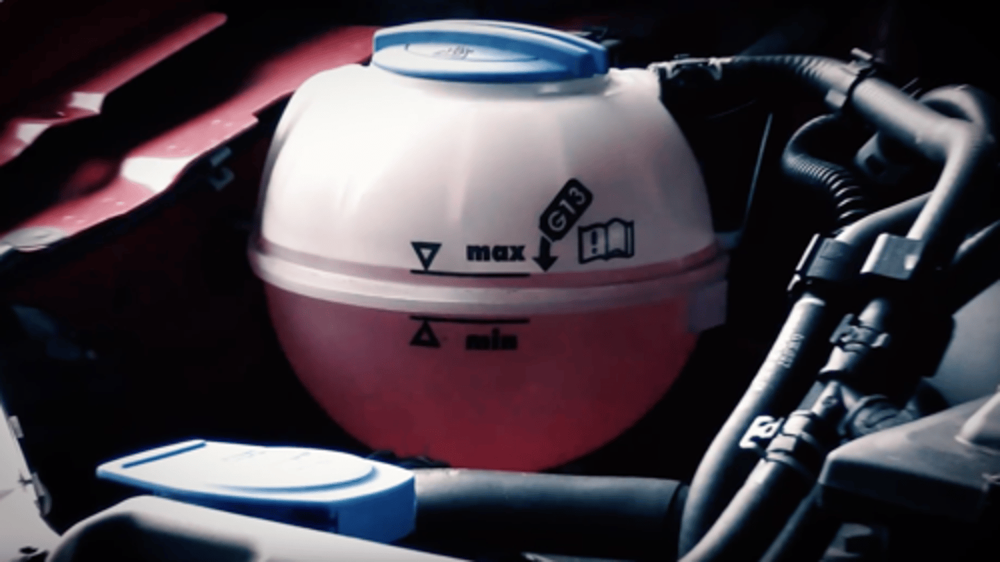 <p>Check level is between minimum and maximum markings</p>