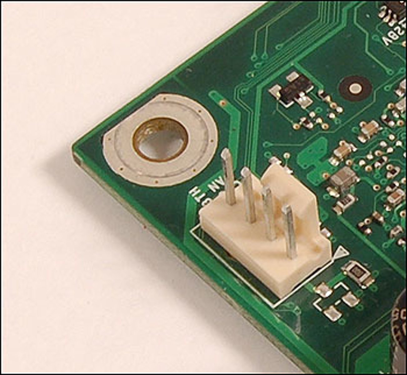 <p>- Speakers</p><p>- Power buttons</p><p>- USB</p>