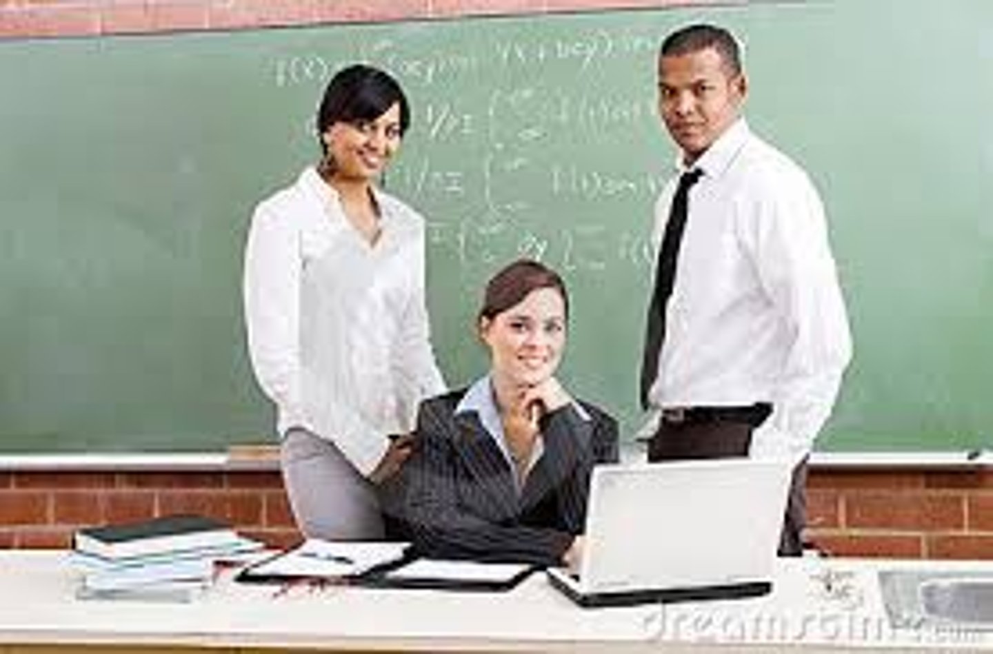 <p>el conjunto de los maestros</p>