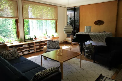 <p>INTERIOR</p>