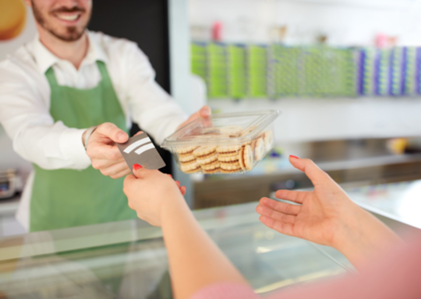 <p>I want to _____ this hoodie online.</p>