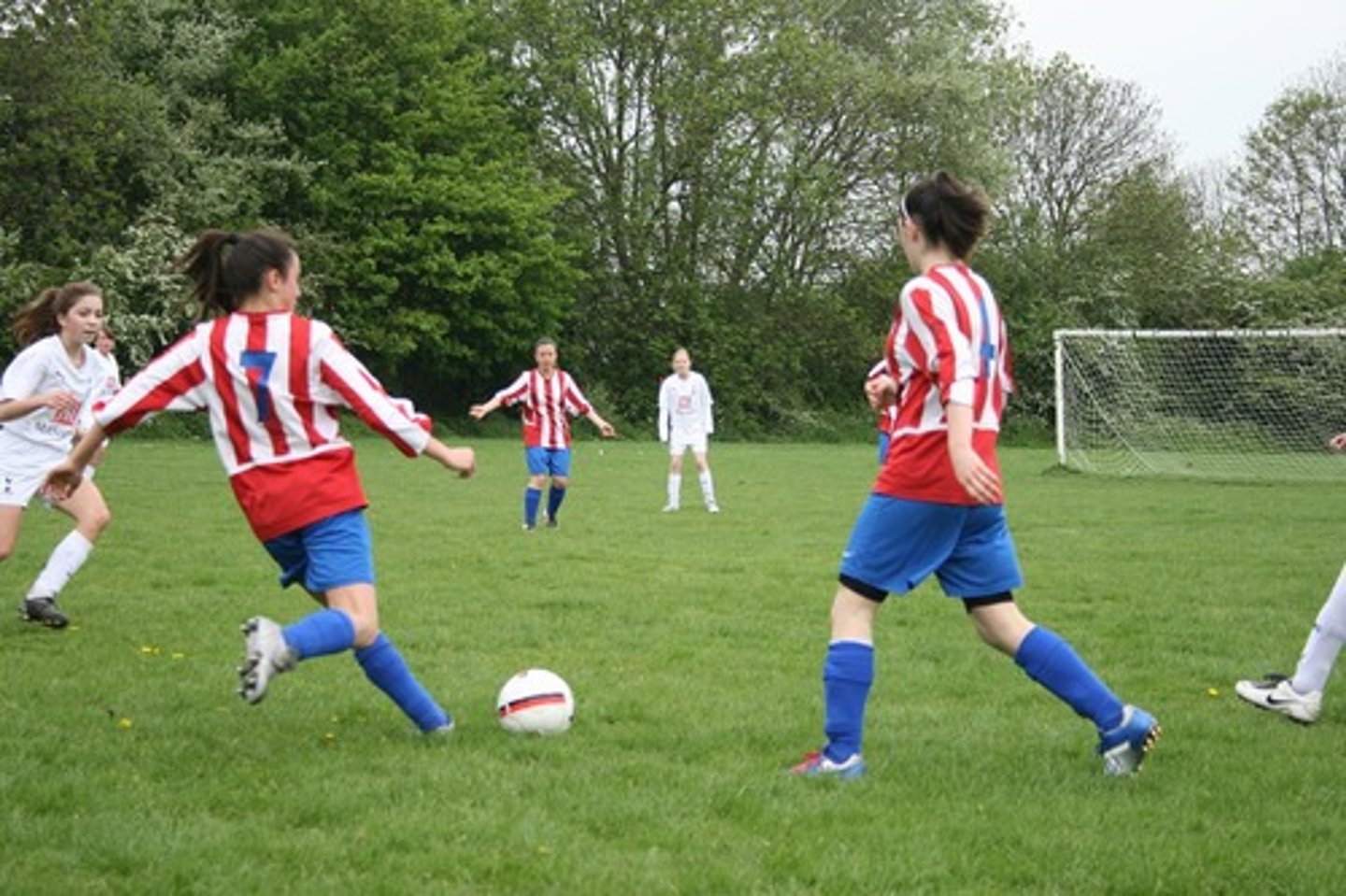 <p>(to play) soccer</p>
