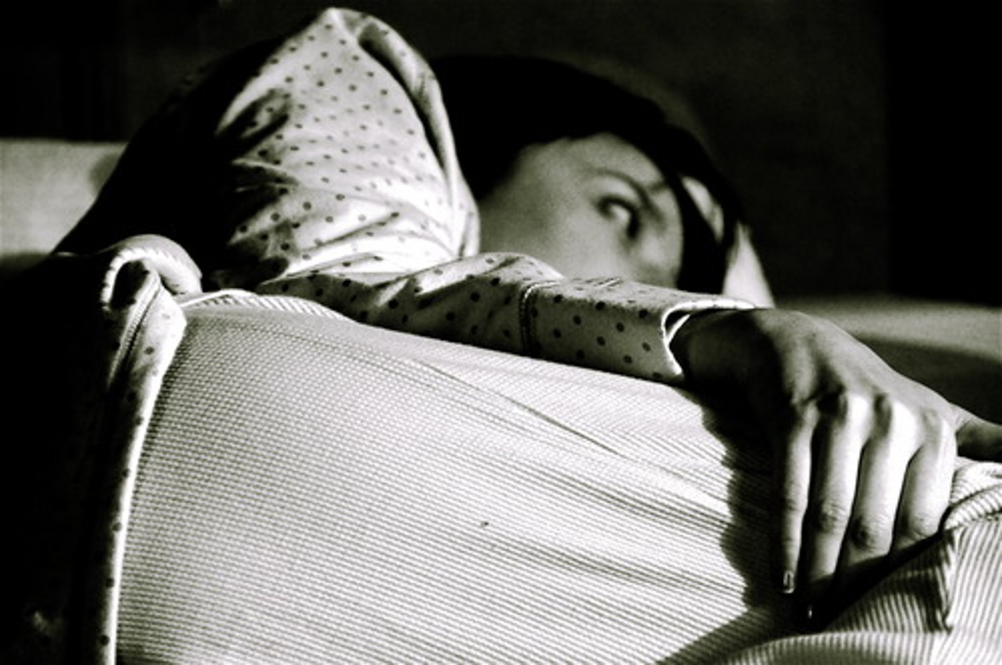 <p>(n) chứng mất ngủ</p><p>Ex: She has suffered from ......... for many years.</p>