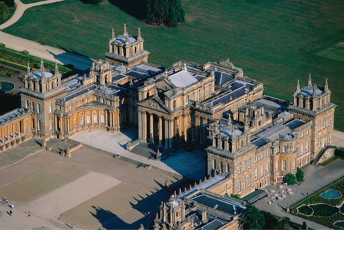 <p>- by Sir John Vanbrugh, Nicholas Hawksmoor</p><p>- built for John Churchill, Duke of Marlborough</p><p>- to compete with Versailles</p>