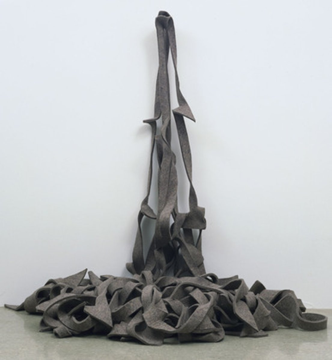 <p>-Emphasized the process of creation and allowed the art object to erode or to take its form via natural forces</p>