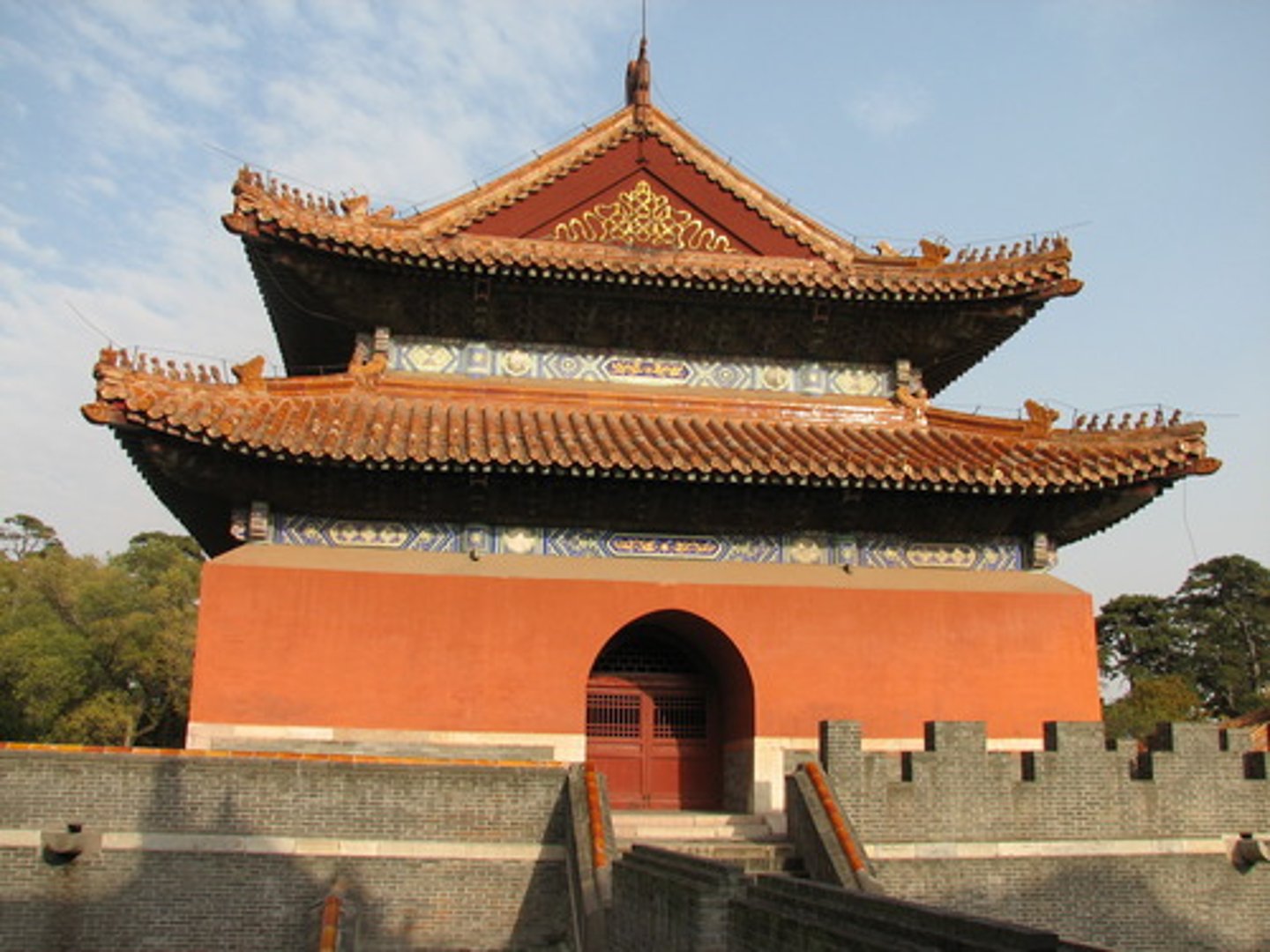 <p>(202 BCE-220 CE) This dynasty continued the centralization of the Qin Dynasty, but focused on Confucianism and education instead of Legalism. *GOLDEN AGE*</p>