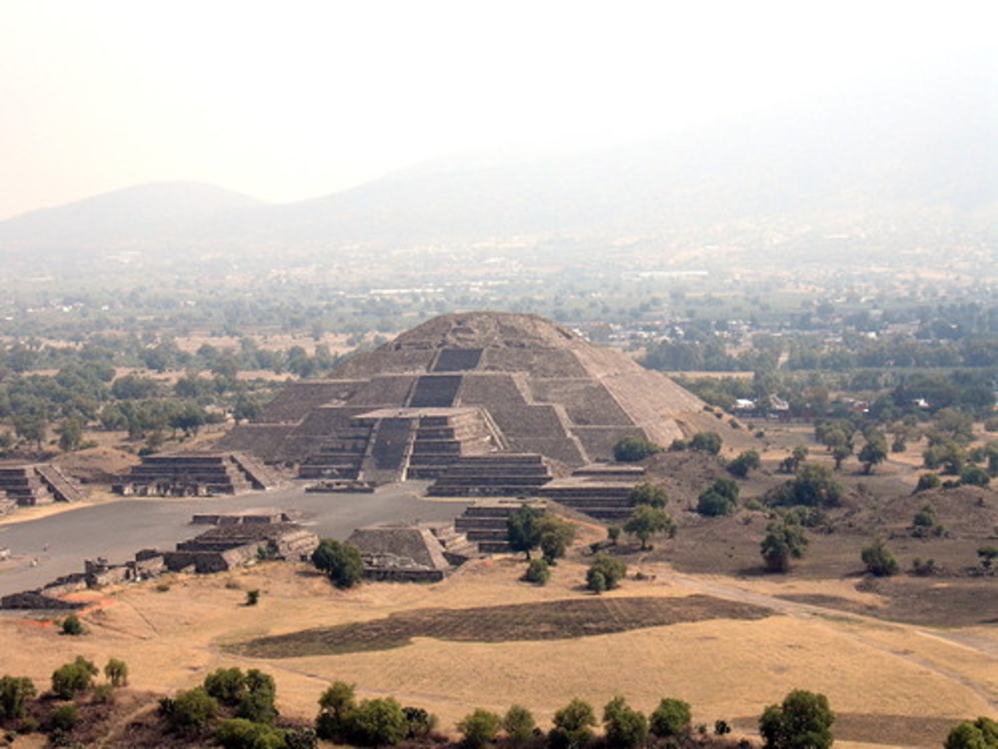 <p>A large central city in the Mesoamerican region. Located about 25 miles Northeast of present day Mexico City. Exhibited city planning and unprecedented size for its time. Reached its peak around the year 450.</p>