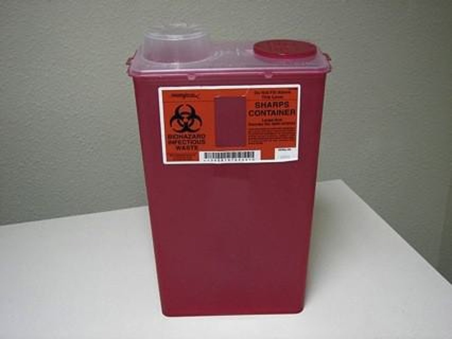 <p>Facilities for rinsing eyes contaminated by substances.</p>