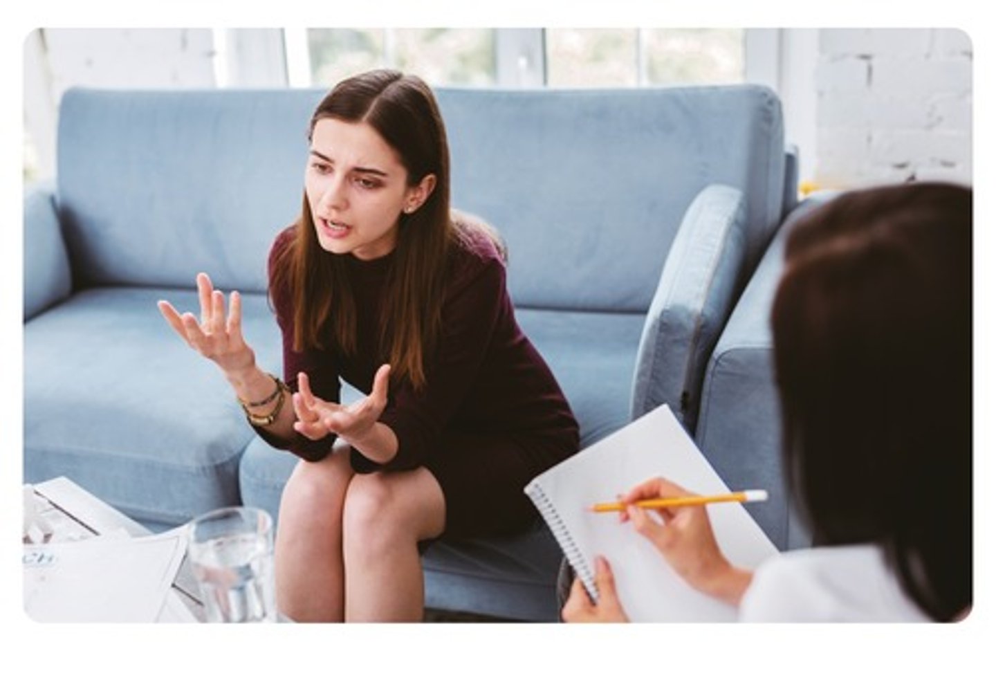 <p>to say or write what someone or something is like: mô tả</p>