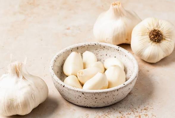 <p>The garlic</p><p>I like garlic in my food</p>