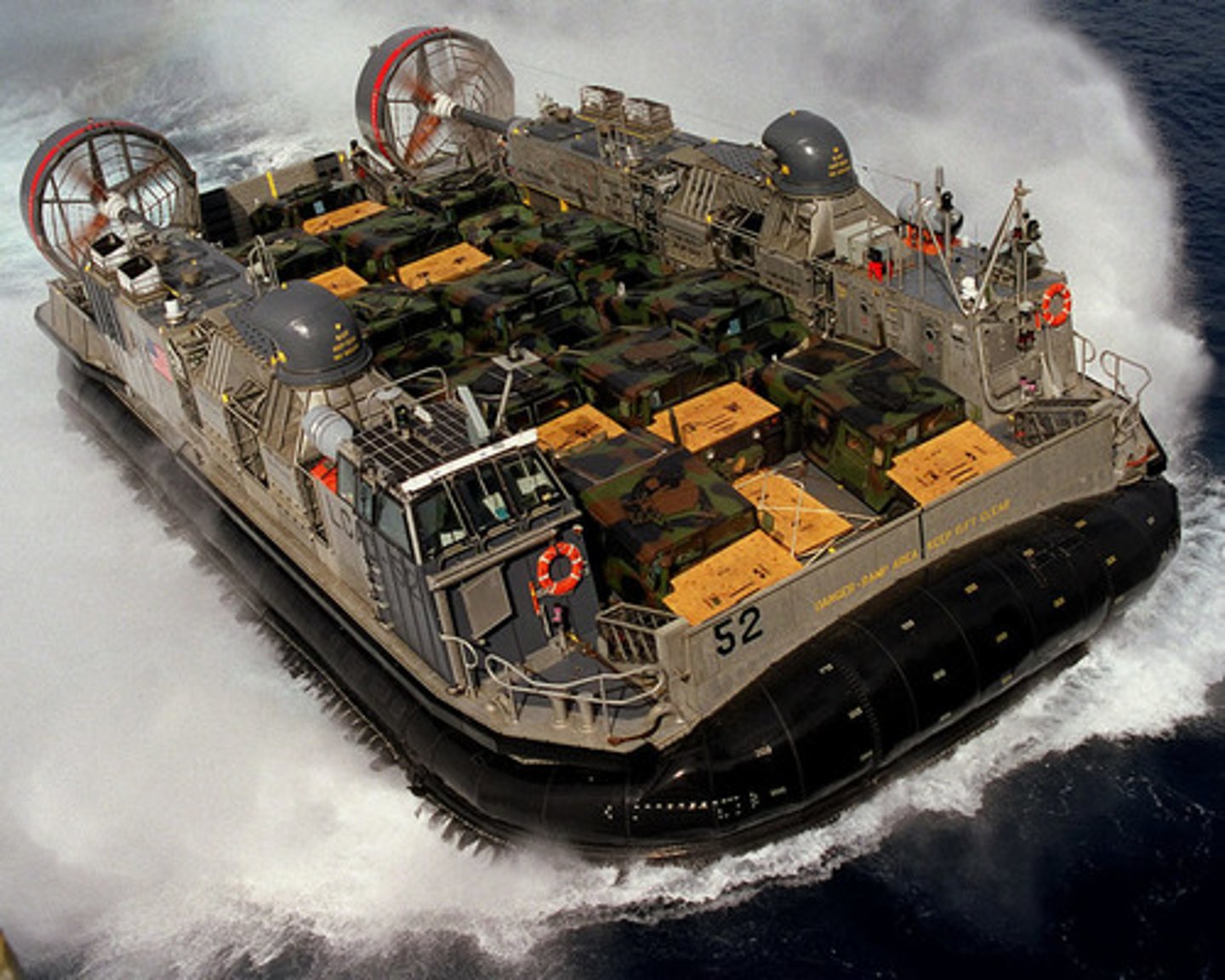 <p>landing craft, air cushioned</p>