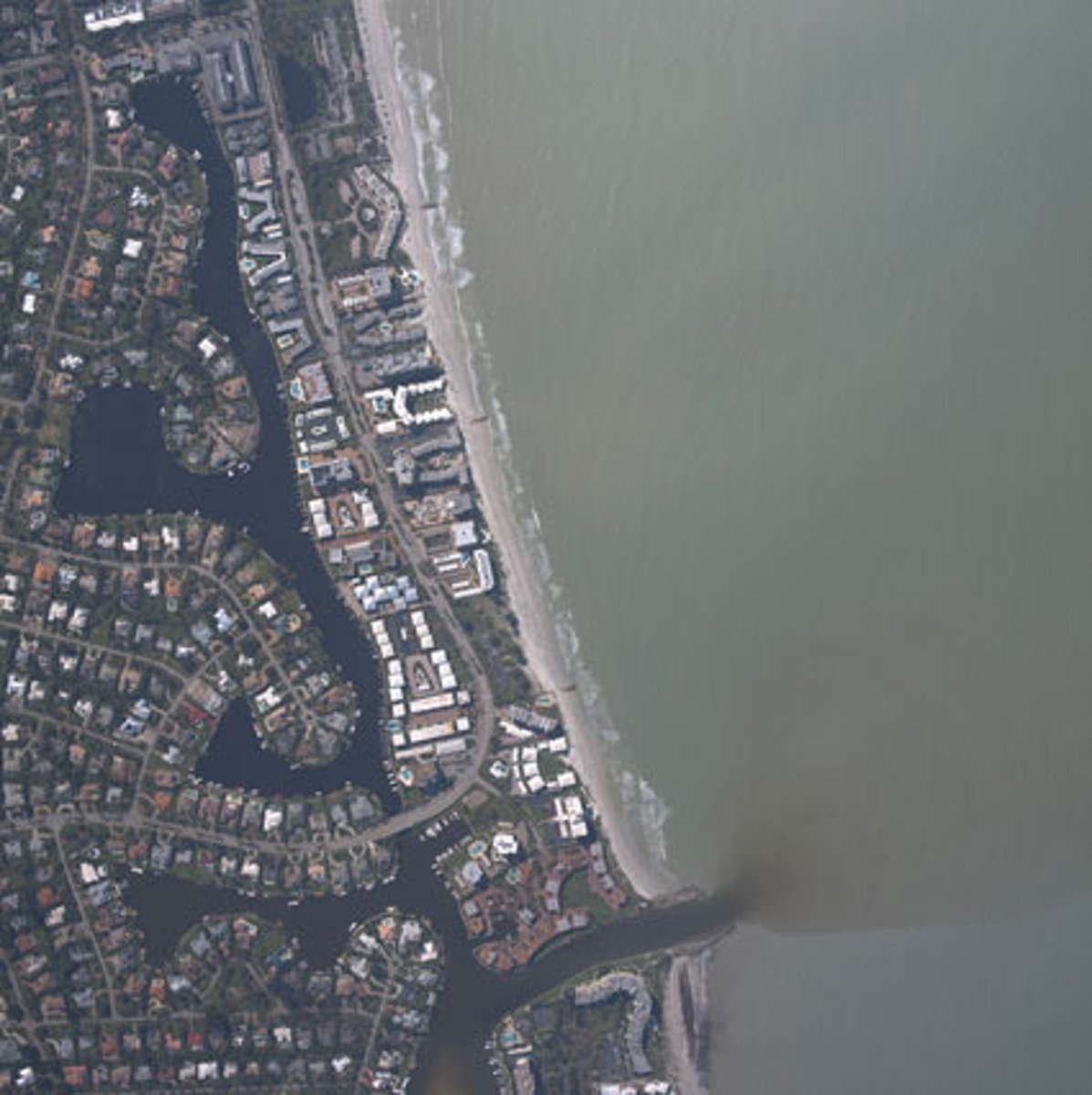<p>Pollution that comes from many sources rather than from a single, specific site. A diffuse area that produces pollution.</p>