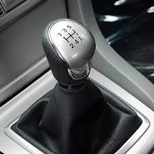 <p><strong>gear / gear shift / gear stick</strong></p>