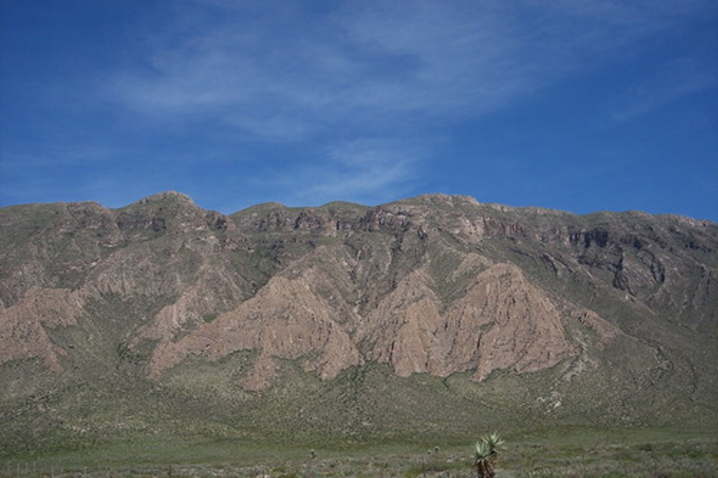 <p>la cordillera; la sierra</p>