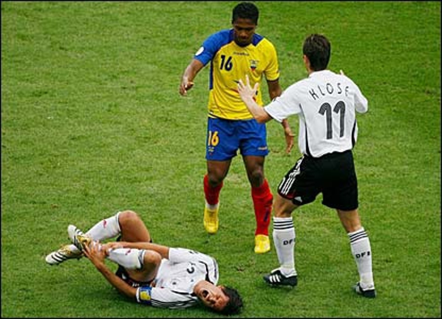 <p>foul</p>