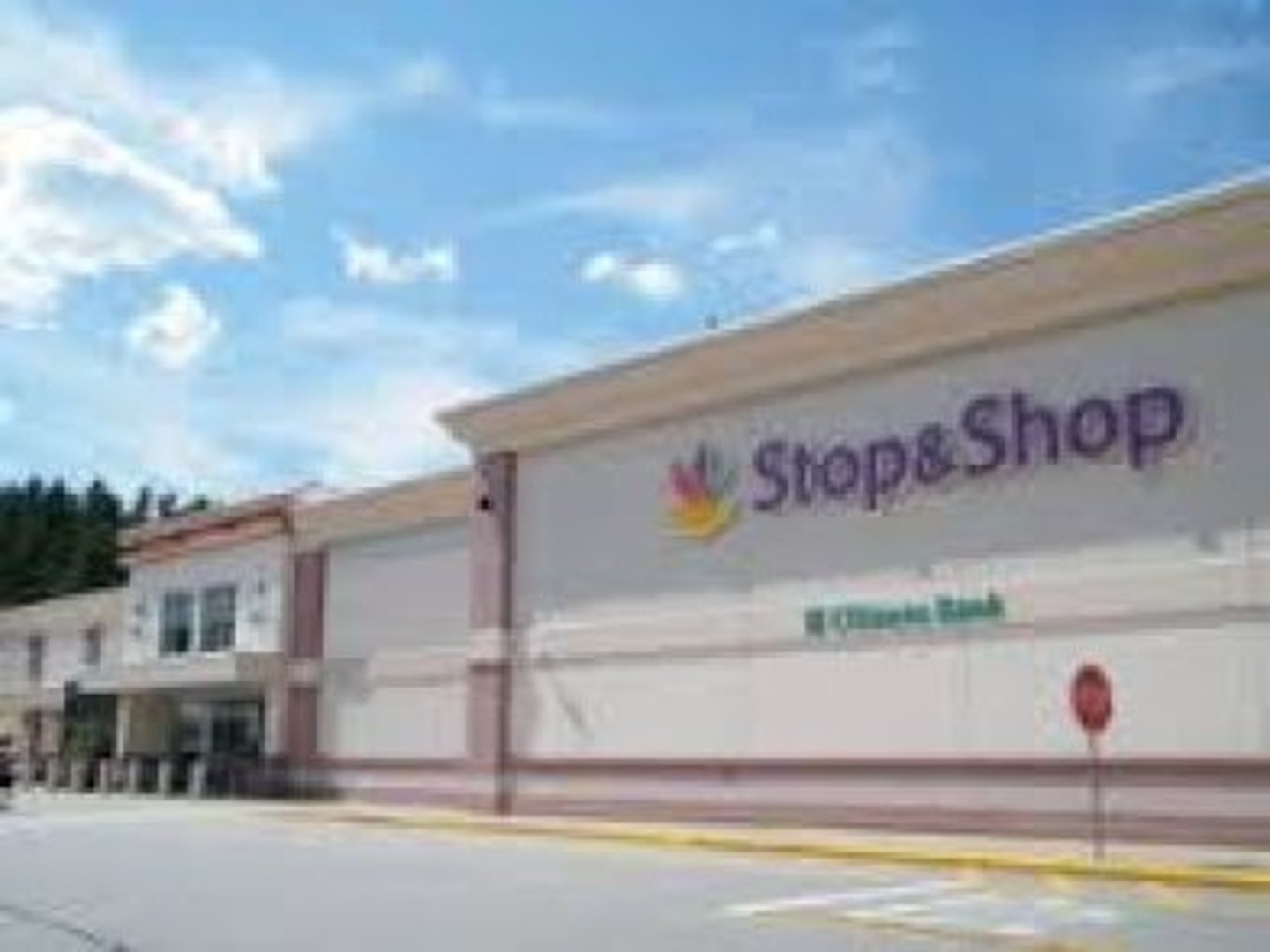 <p>My house is near Stop and Shop, down the street from Marcellos is an example of...</p>