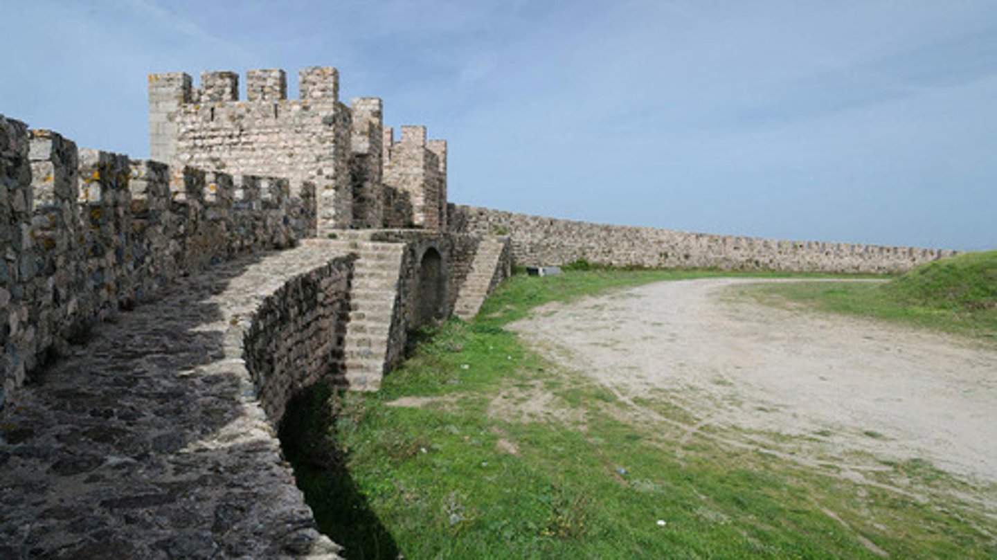 <p>Schutzwall, Bollwerk</p>