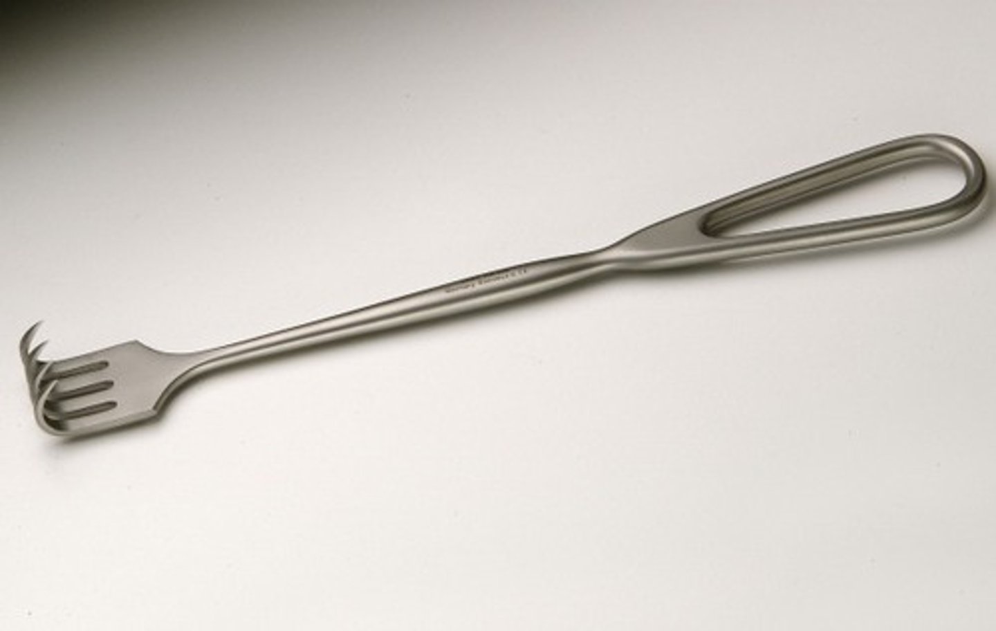 <p>A handheld instrument shaped like a kitchen fork except that the prongs are curled back on themselves halfway through their length; two to six pronged. It is used to separate incised tissues.</p>