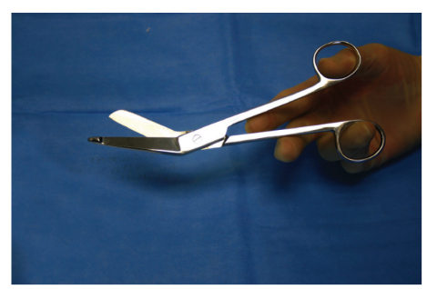 <p>Nickname: Big Bandage Scissors</p><p>Use: Cut thick Dressing</p><p>Features: larger size for general purposes and with guard end</p>