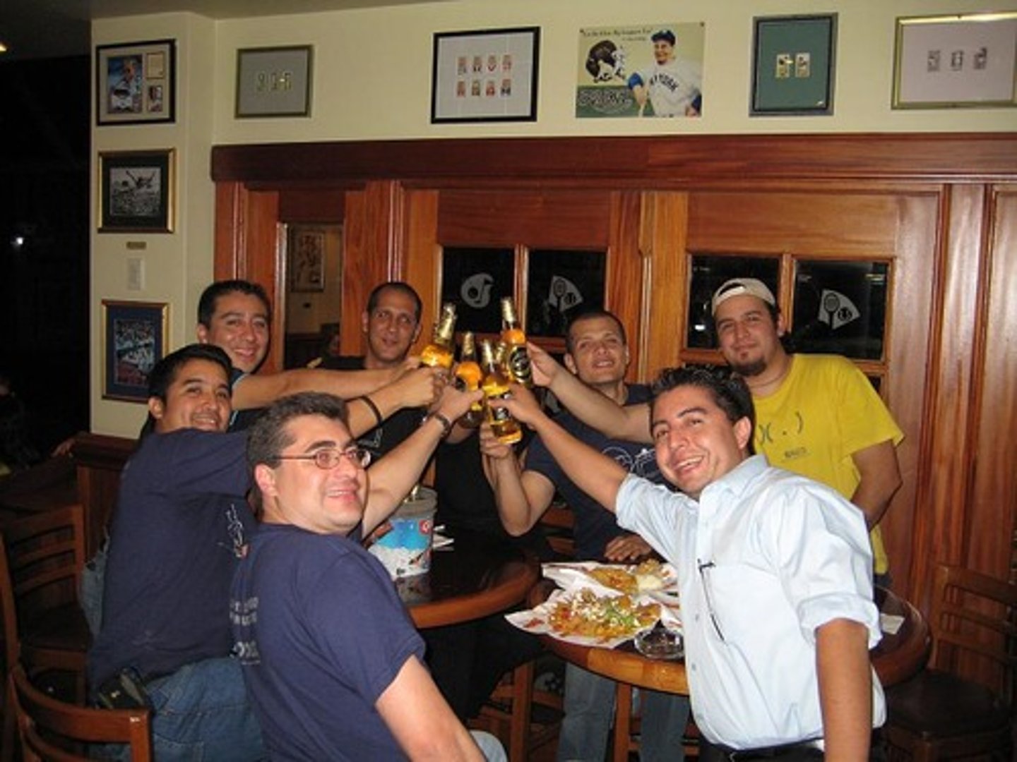 <p>to wish a person future health, happiness, and success and ask others to raise their glasses and join in a drink (nâng ly chúc mừng)</p>