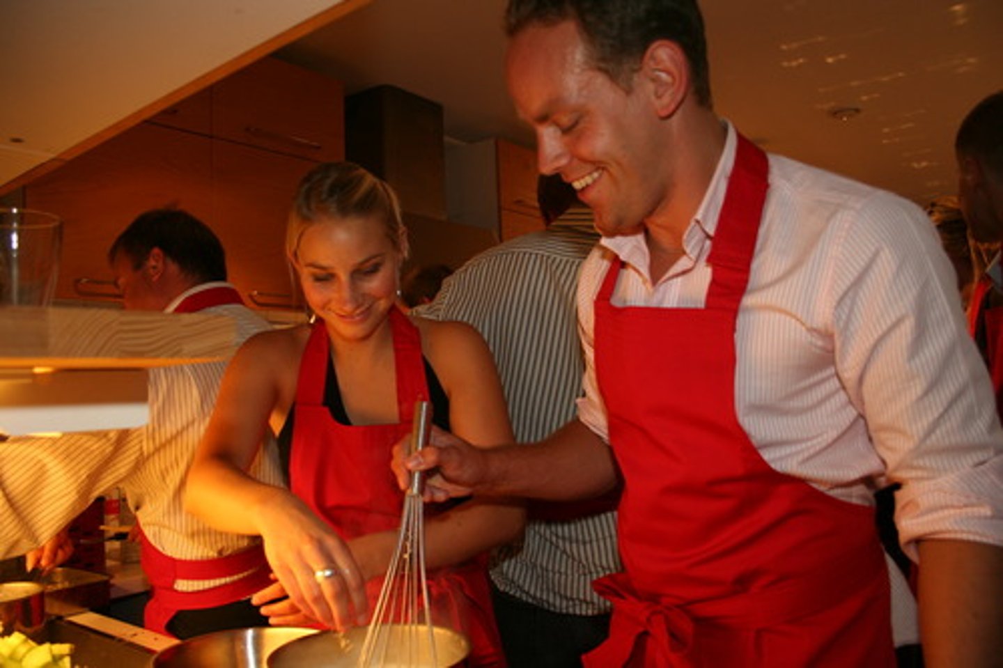 <p>to cook together</p>