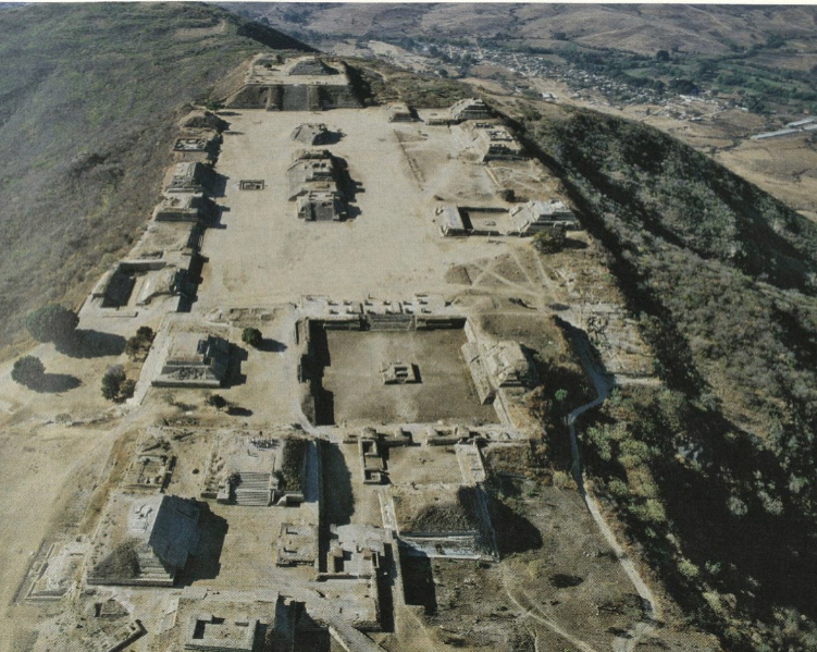 <p>reaches population of 5000 people by 500 BCE</p>