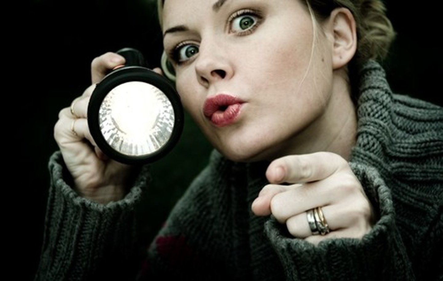 <p>бути відкритим</p>