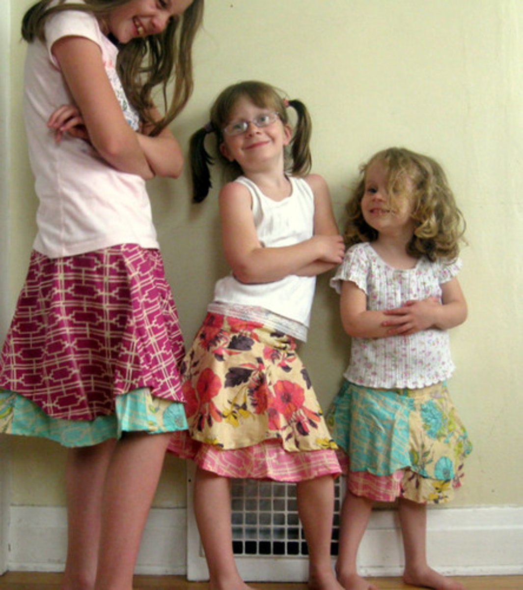 <p>those skirts way over there (allá)</p>