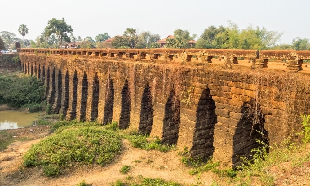 <p><strong><mark data-color="unset" style="background-color: unset; color: inherit;">stacking projecting courses of stone to form arches and vaults</mark></strong></p>