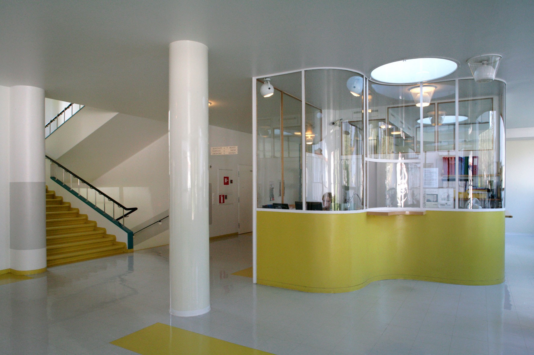 <p>INTERIOR</p>